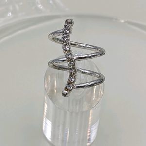 ✨3 for 25✨ Silver Rhinestone Twist Shield Ring